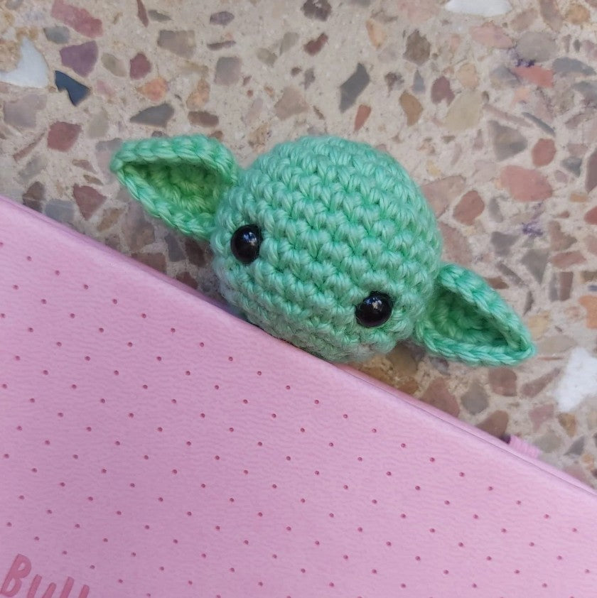 Patrón Baby Yoda marcapáginas
